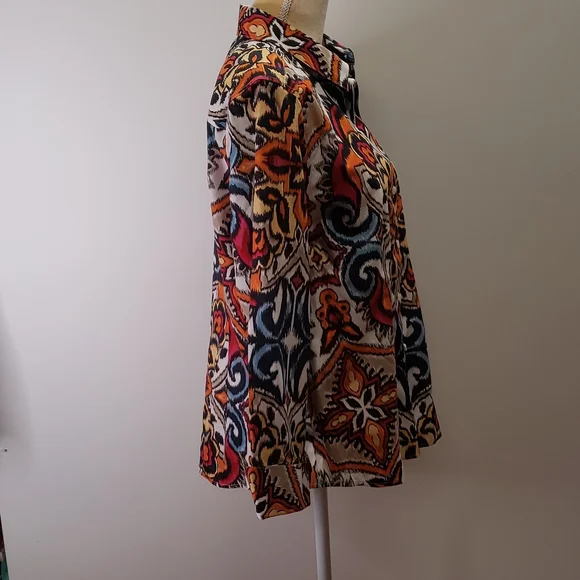 Chico's size 1 brightly colored button down shirt. F39 - Picture 3 of 9